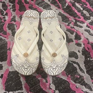 Tory Burch like new sandals only wore a few times. Size 6